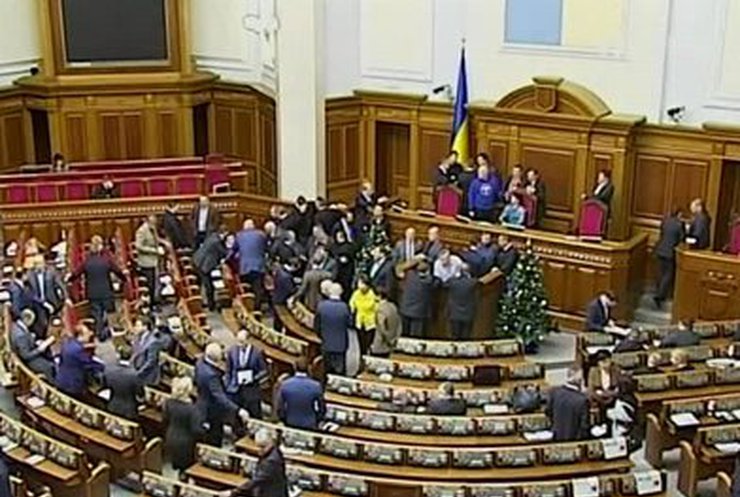 Верховная рада не смогла начать работу после каникул