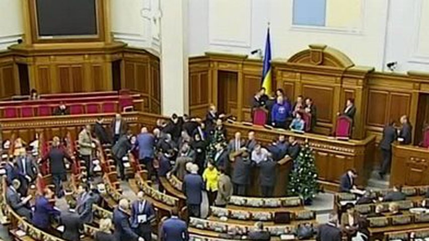 Верховная рада не смогла начать работу после каникул