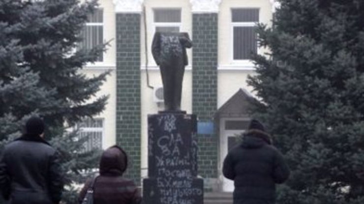 На Полтавщине восстановили обезглавленный памятник Ленину