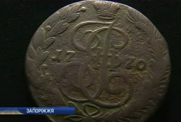 Таможенники пополнили коллекцию запорожского музея редкими монетами