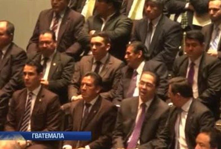 Президента Гватемалы обсыпали мукой