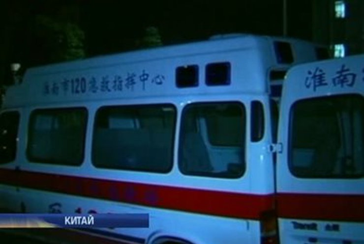 Более 20 горняков спасли из-под завалов китайской шахты