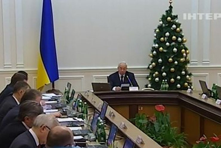 Азаров просит депутатов принять бюджет-2014
