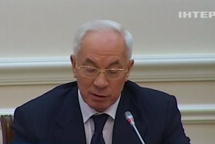 Азаров возмущен пропажей 12-летней девочки на Майдане