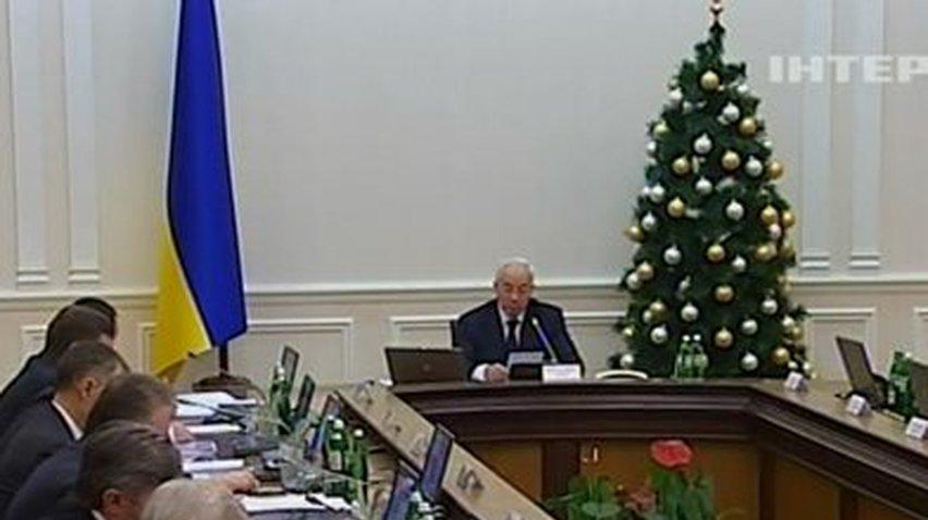 Азаров просит депутатов принять бюджет-2014