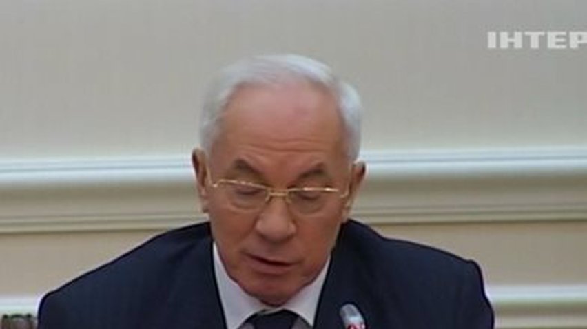 Азаров возмущен пропажей 12-летней девочки на Майдане