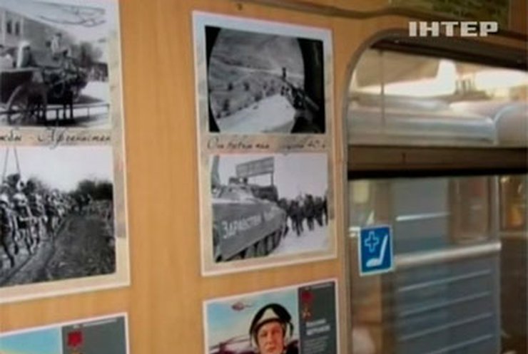 В вагонах харьковского метро вместо рекламы повесили фотографии воинов-афганцев