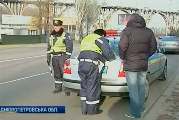 На Днепропетровщине ГАИ наказала водителей, не уступающих дорогу "скорой помощи"