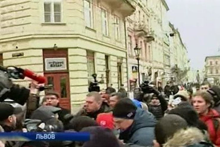 Во Львове "свободовцы" подрались с общественными активистами