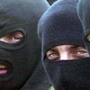 Неизвестные забросали петардами Львовскую облпрокуратуру