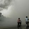 Жителям Пекина чистое небо показывают по телевизору