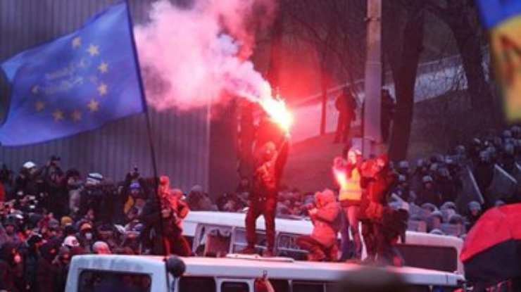 Франция осудила столкновения в Киеве