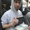 Недовольный студент в США расплатился за обучение однодолларовыми купюрами