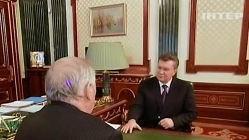 Янукович считает, что ситуацию в стране должна обсудить Верховная рада