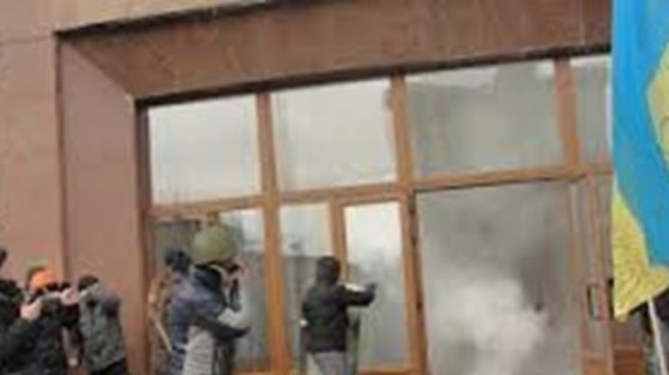 Прокуратура открыла уголовное производство по факту попытки захвата здания Ивано-Франковской ОГА