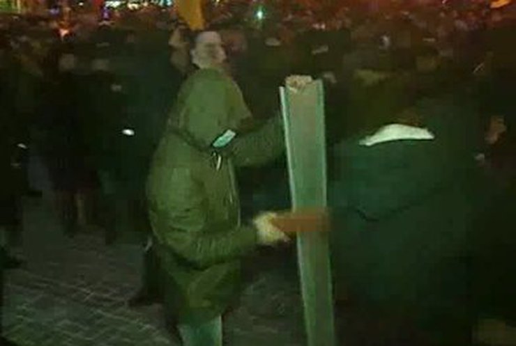 В Черкассах милиция и "Беркут" разблокировали здание облгосадминистрации