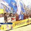 На востоке страны призывали политиков сесть за стол переговоров
