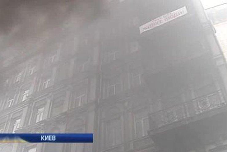 Пожары и дороги без брусчатки: Столкновения изменили внешний вид улицы Грушевского