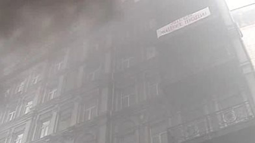 Пожары и дороги без брусчатки: Столкновения изменили внешний вид улицы Грушевского