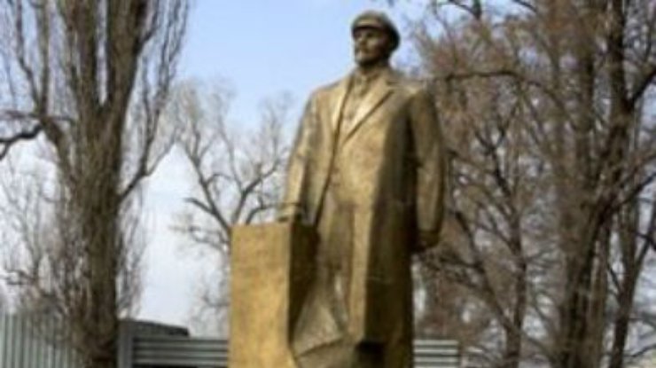 В Сумах из переплавленного "Ленина" изготовят семиметровый памятник основателю города