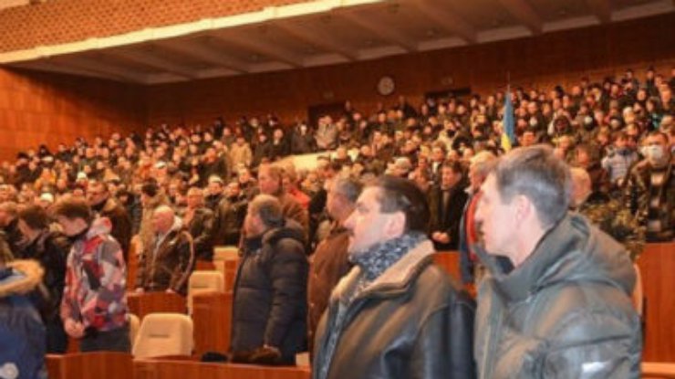 Народная рада в Полтавской ОГА приняла решение о запрете ПР и КПУ
