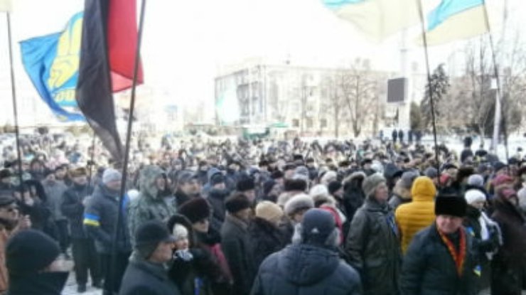 Активисты выбили дверь в Кременчугском горисполкоме