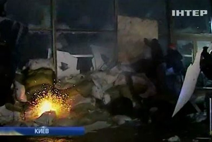 Ночью активисты захватили Украинский дом