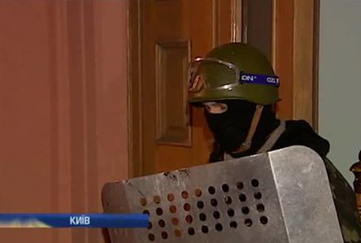 Радикалы захватили здание Минюста