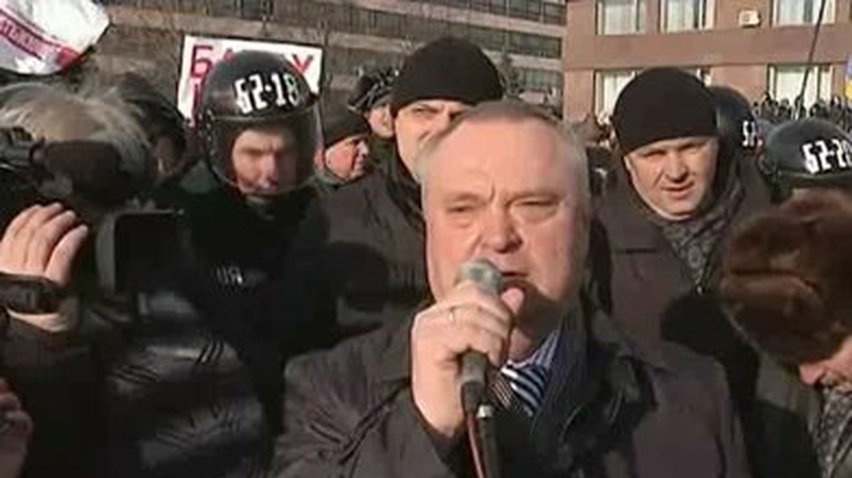 Протестующие штурмовали обладминистрацию в Запорожье