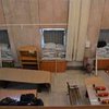 Рабочие забили досками окна обладминистрации в Николаеве
