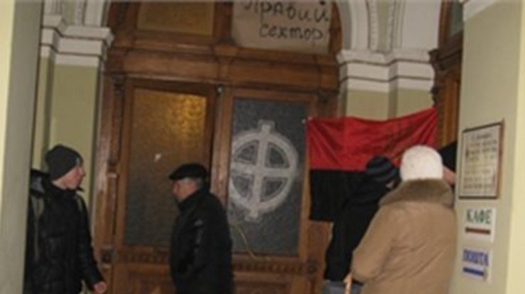 Активисты освободили помещение Львовской облгосадминистрации