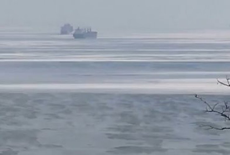 Море в Одессе замерзает (видео)