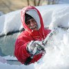 На Львовщине гаишники спасли семью из "снежной ловушки"