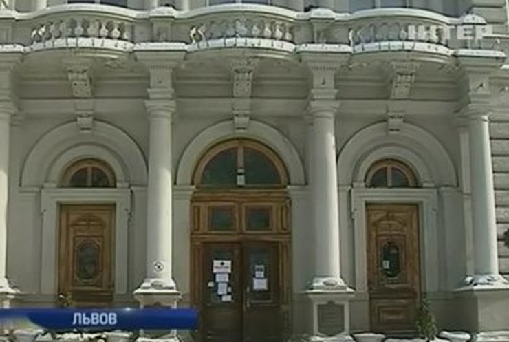 Неизвестные пытались отключить отопление в здании Львовской ОГА