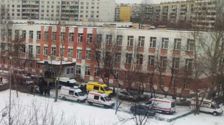 Ворвавшегося в школу Москвы стрелка помог задержать его отец, - источник