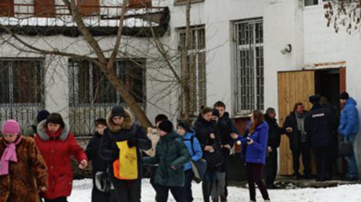 Стрельба в московской школе: Отличник с двумя винтовками мстил учителю