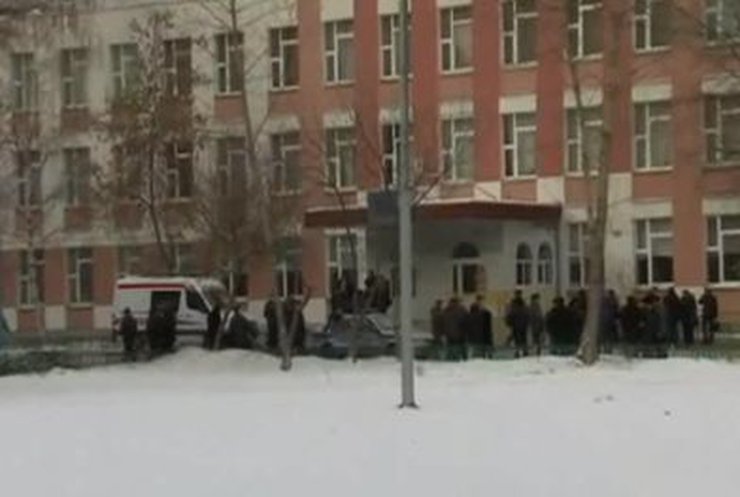 Подросток устроил стрельбу в московской школе: Есть жертвы