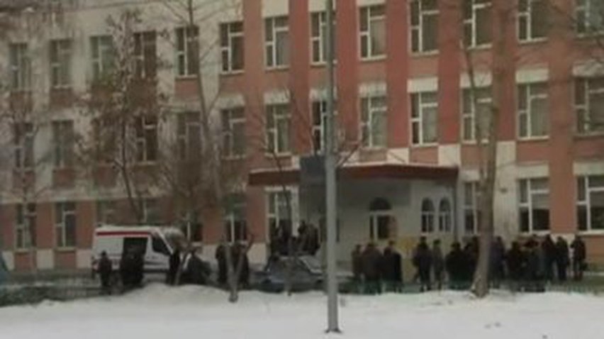 Подросток устроил стрельбу в московской школе: Есть жертвы