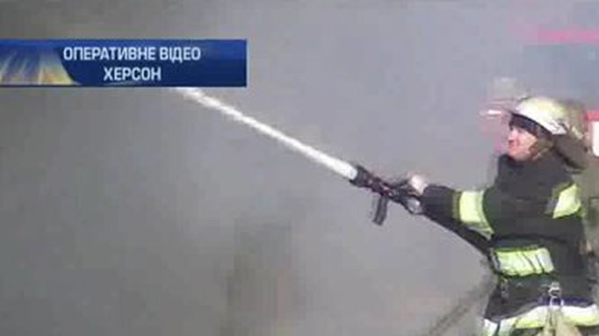 В Херсоне сгорел торговый павильон