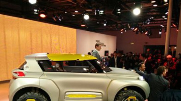 Renault рассекретила концепт-кар, оснащенный "летающим компаньоном"