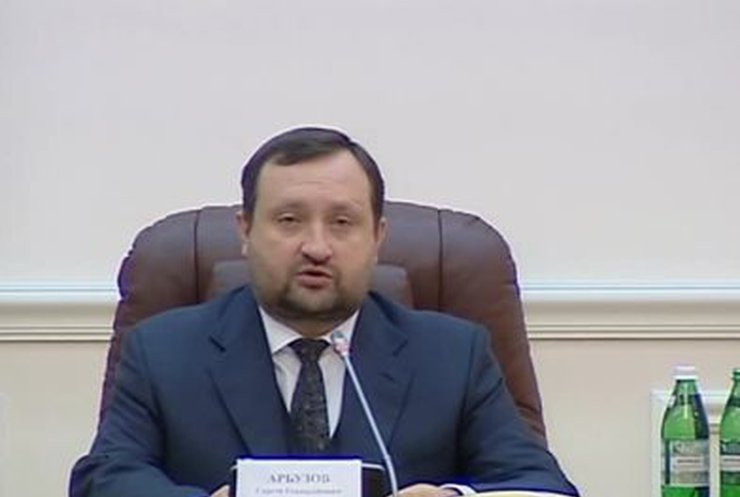 Арбузов объяснил, почему рухнула гривна