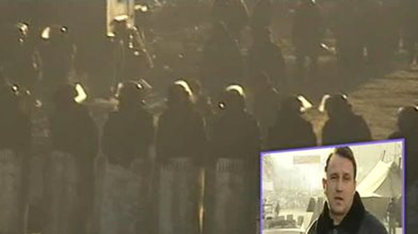 На Грушевского тихо, людей - не более полусотни