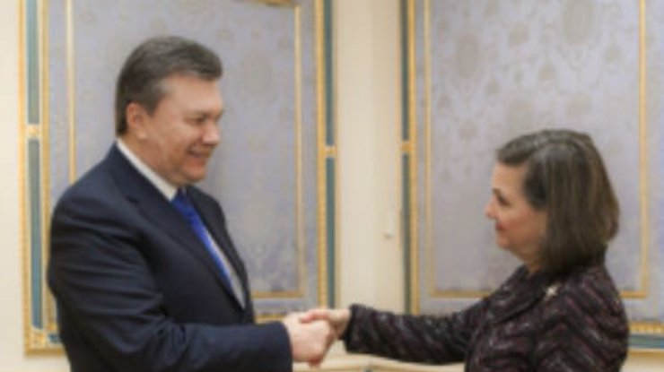 Янукович заверил Нуланд, что готов к диалогу с оппозицией