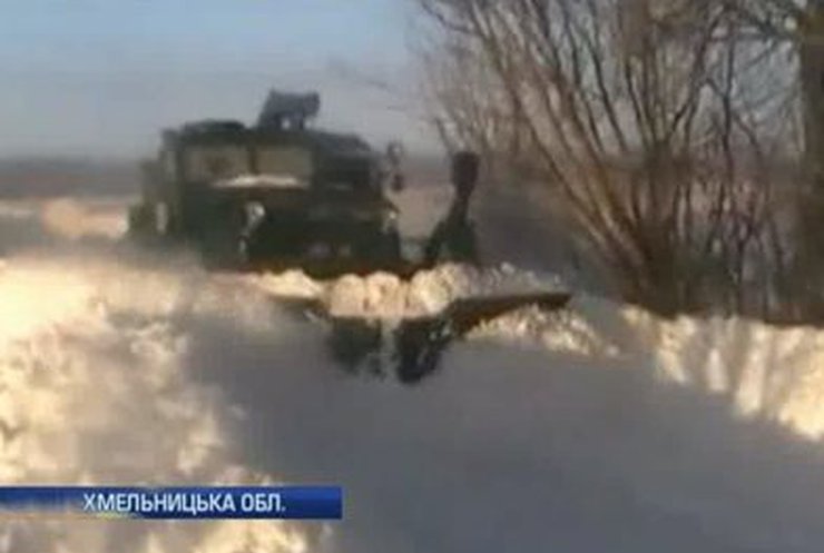На Хмельнитчине круглосуточно расчищают дороги