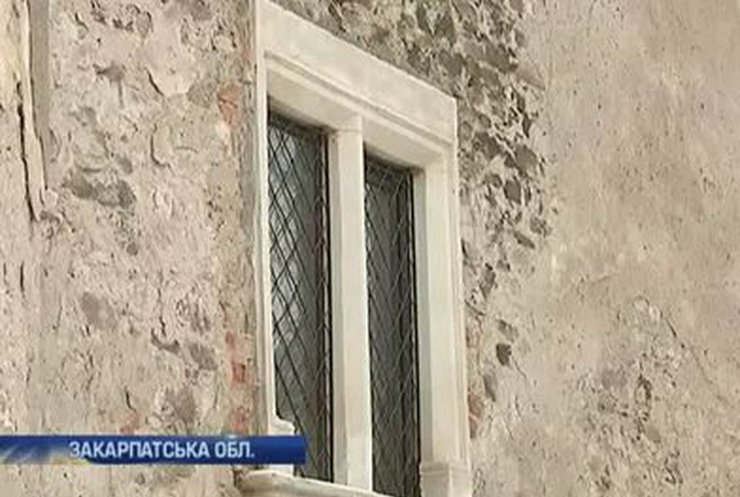 Семья художников своими силами реставрирует исторический замок на Закарпатье