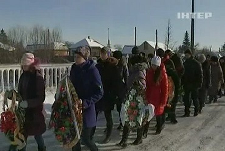 На Сумщине прощаются с погибшими в аварии на железнодорожном переезде