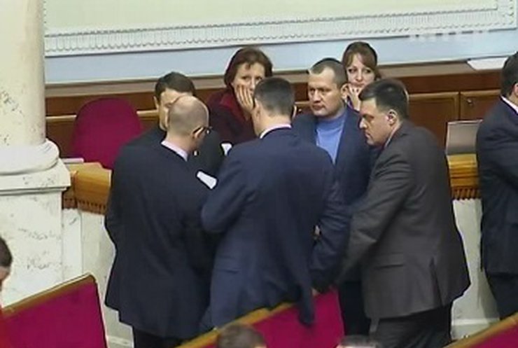 Верховная рада решила не создавать конституционную комиссию