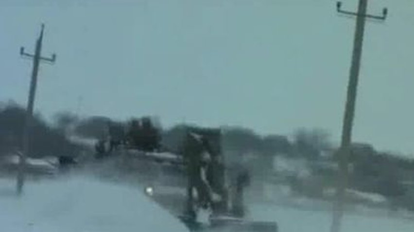 В снегах на дорогах Одесчины "тонут" машины