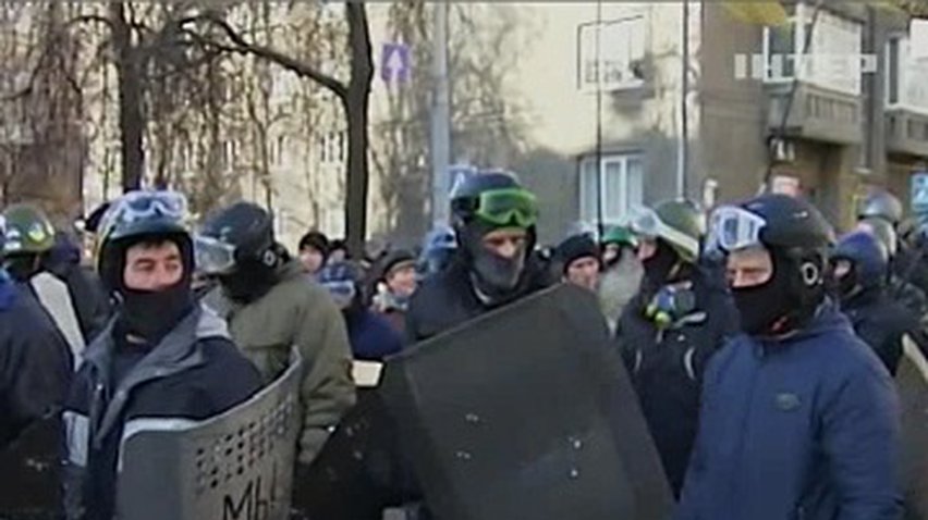 Активисты Майдана прошлись по периметру правительственного квартала