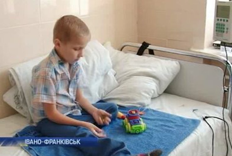 Прикарпатские милиционеры взялись помочь онкобольному мальчику
